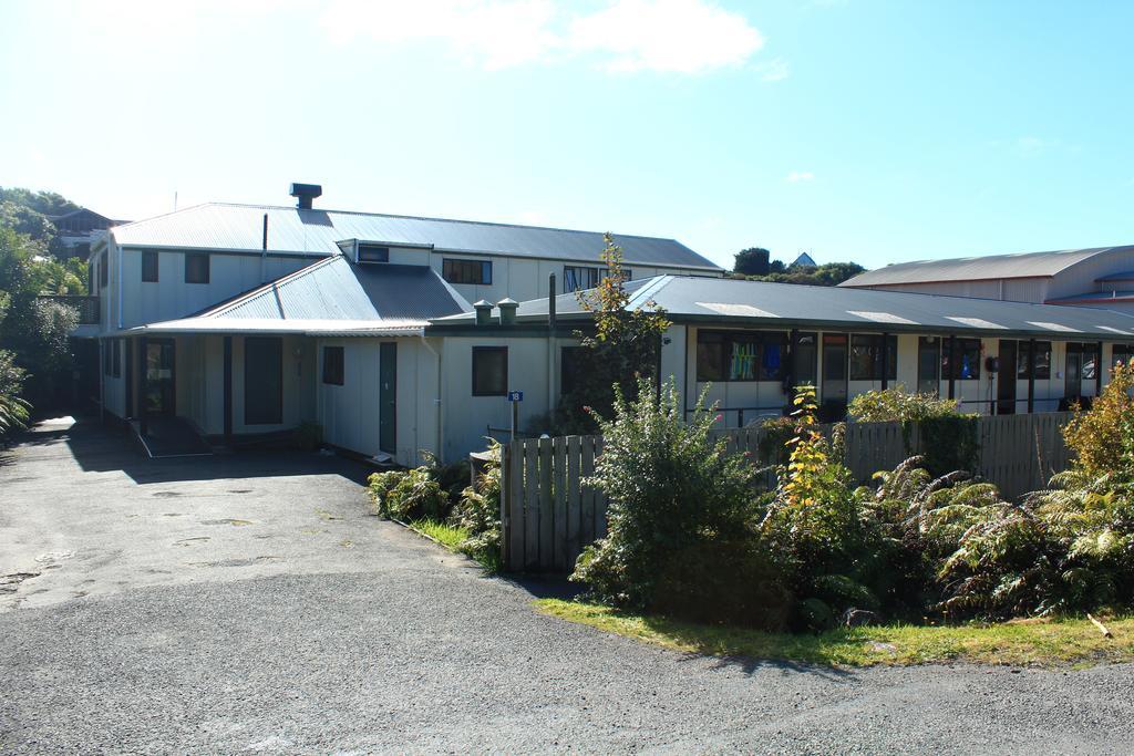 Stewart Island Backpackers Vandrerhjem Half-moon Bay Eksteriør bilde