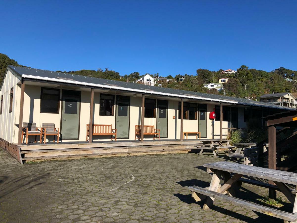 Stewart Island Backpackers Vandrerhjem Half-moon Bay Eksteriør bilde