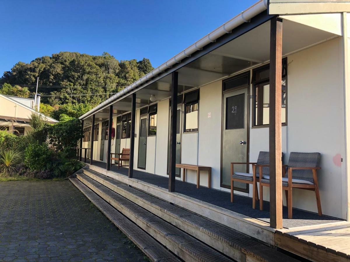 Stewart Island Backpackers Vandrerhjem Half-moon Bay Eksteriør bilde